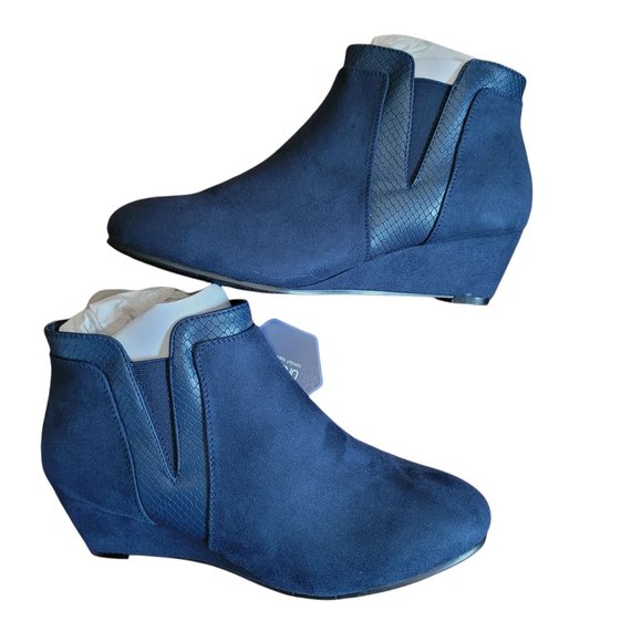 Croft and Barrow Navy Blue Suede Wedge Ankle Bootie Ortholite 8W JJ925 - Picture 3 of 7